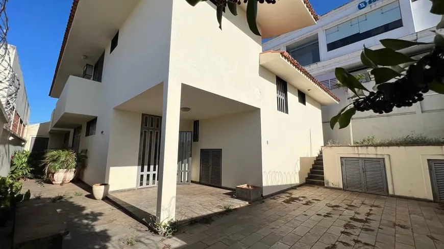 Foto 1 de Sobrado com 4 Quartos à venda, 242m² em Tabajaras, Uberlândia