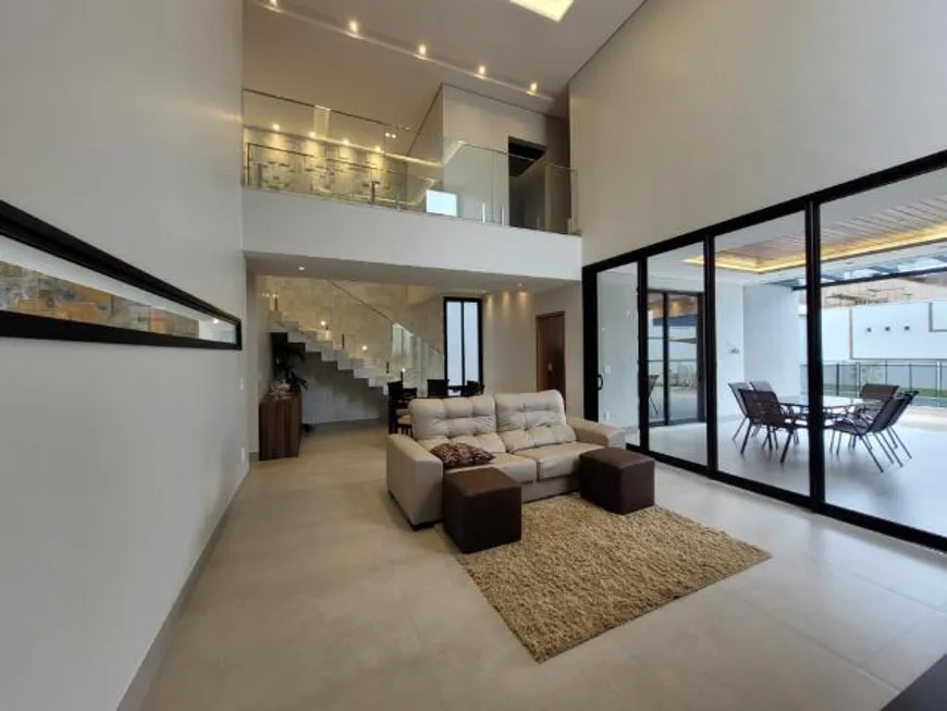 Foto 1 de Casa de Condomínio com 3 Quartos à venda, 242m² em Varanda Sul, Uberlândia