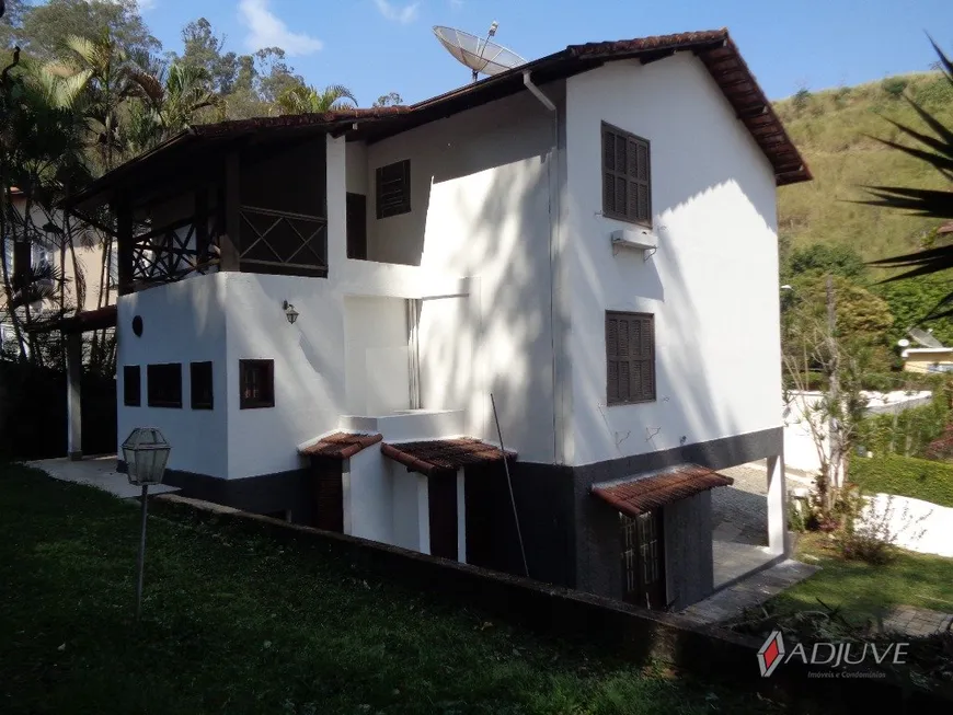 Foto 1 de Casa de Condomínio com 5 Quartos para venda ou aluguel, 220m² em Nogueira, Petrópolis