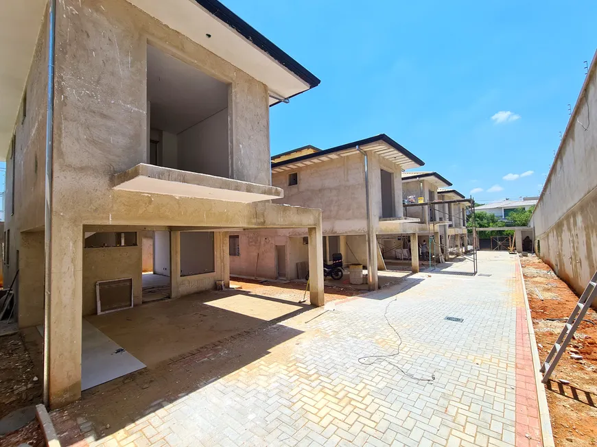 Foto 1 de Casa de Condomínio com 4 Quartos à venda, 120m² em São Luíz, Belo Horizonte