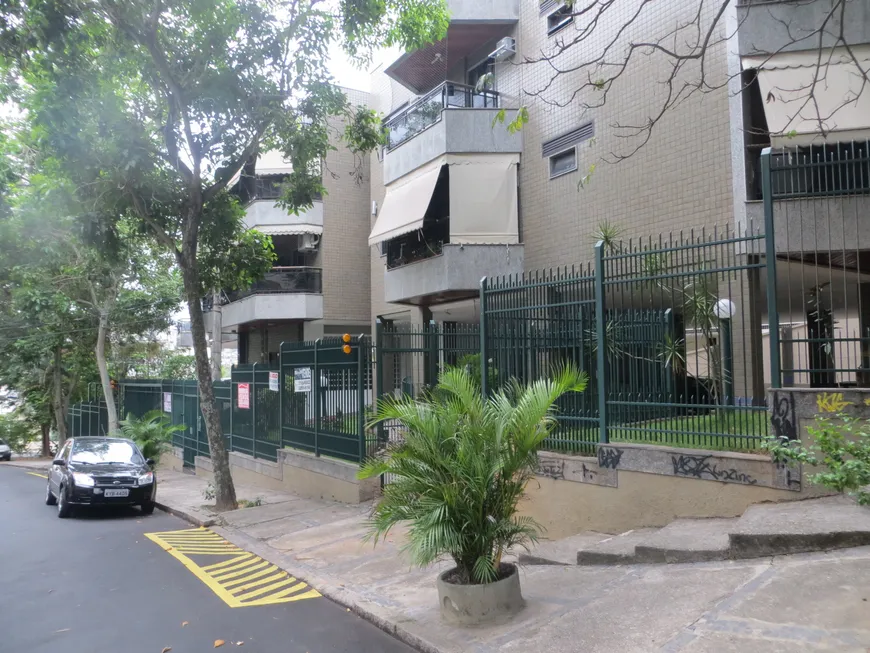 Foto 1 de Apartamento com 3 Quartos para alugar, 130m² em Jardim Guanabara, Rio de Janeiro