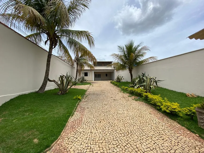 Foto 1 de Sobrado com 5 Quartos à venda, 409m² em Brasil, Uberlândia