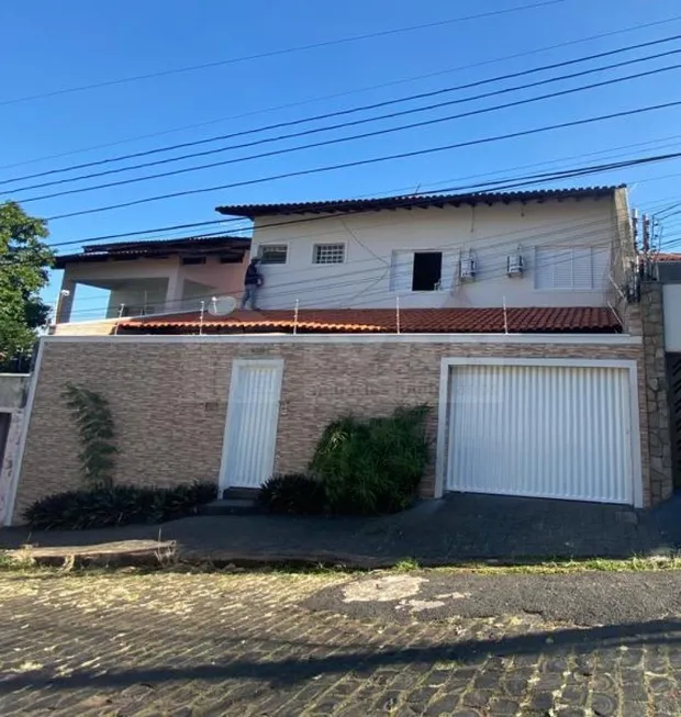 Foto 1 de Sobrado com 4 Quartos à venda, 345m² em Lidice, Uberlândia