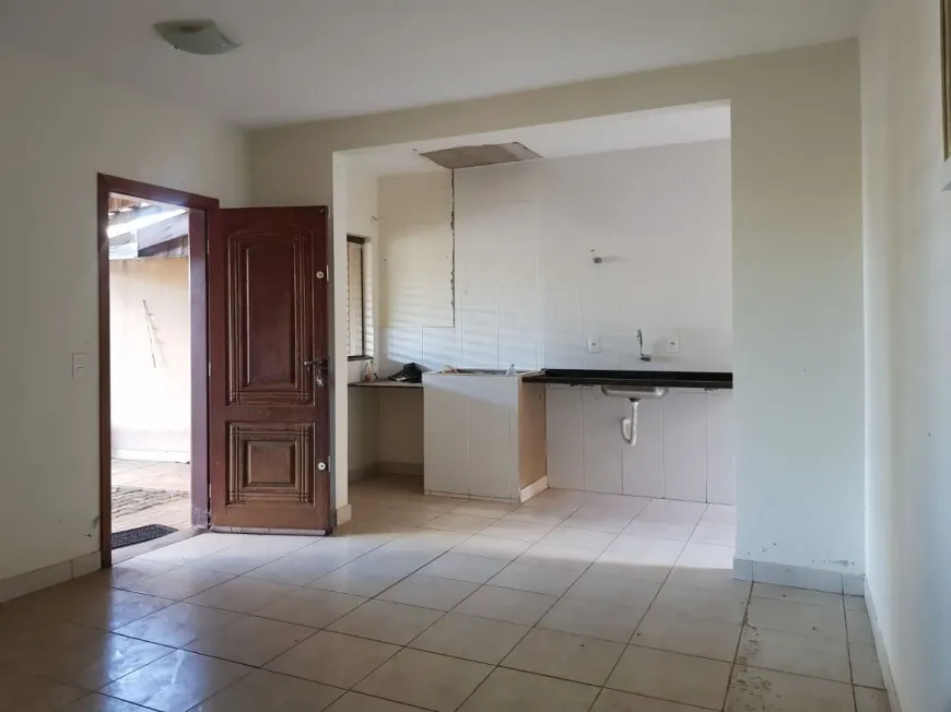 Foto 1 de Casa com 3 Quartos à venda, 75m² em Jardim Portal dos Pioneiros, Londrina