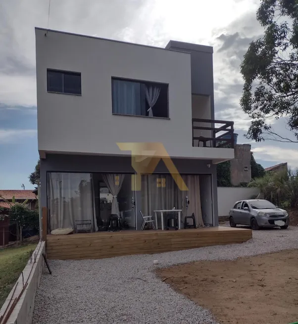 Foto 1 de Sobrado com 3 Quartos à venda, 200m² em Praia do Rosa, Imbituba