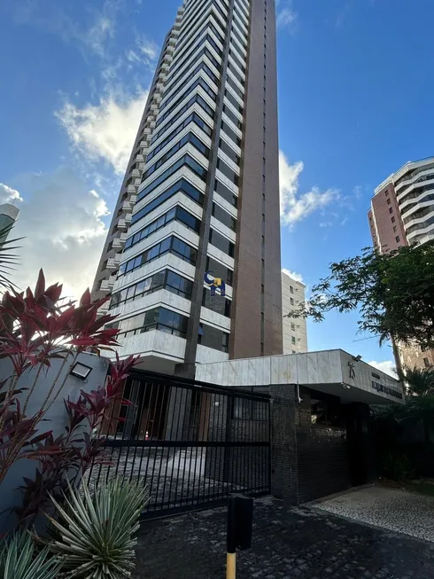 Foto 1 de Apartamento com 4 Quartos à venda, 263m² em Barra, Salvador