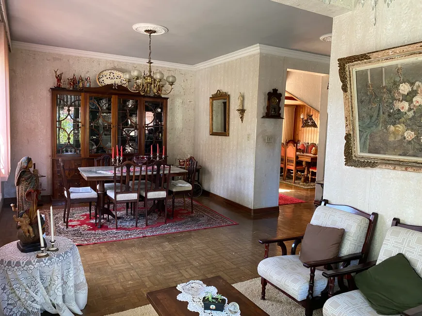 Foto 1 de Casa com 4 Quartos à venda, 280m² em Valparaiso, Petrópolis