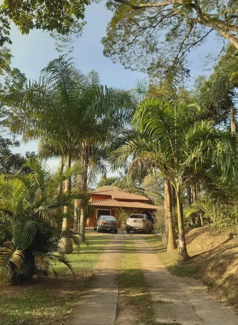 Foto 1 de Fazenda/Sítio com 2 Quartos à venda, 230m² em Parque Agrinco , Guararema