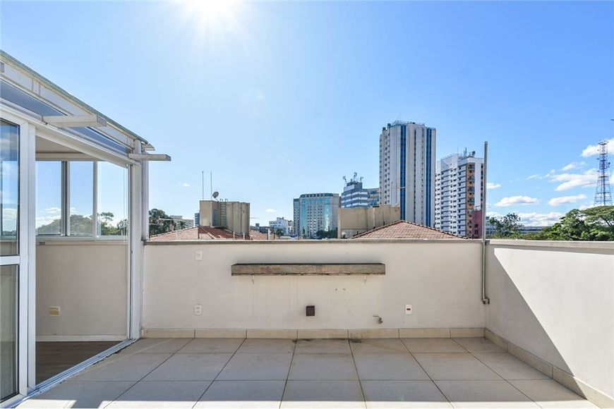 Apartamento na Rua Pascal, Campo Belo em São Paulo, por R$ 890.000