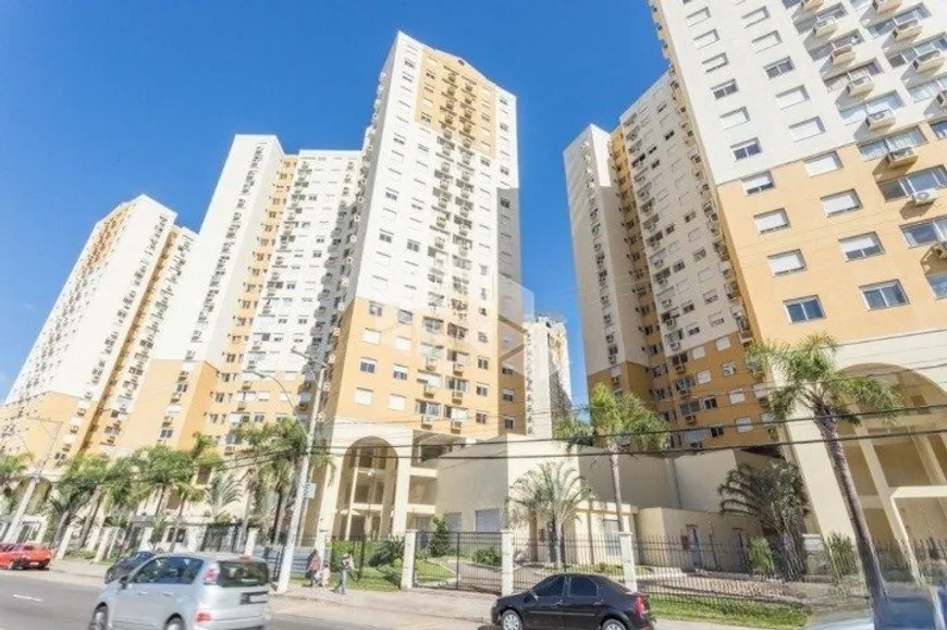 Foto 1 de Apartamento com 3 Quartos à venda, 67m² em Santo Antônio, Porto Alegre