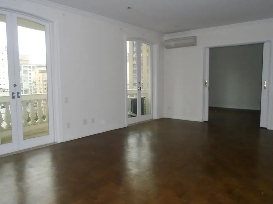 Foto 1 de Apartamento com 3 Quartos para alugar, 203m² em Jardins, São Paulo