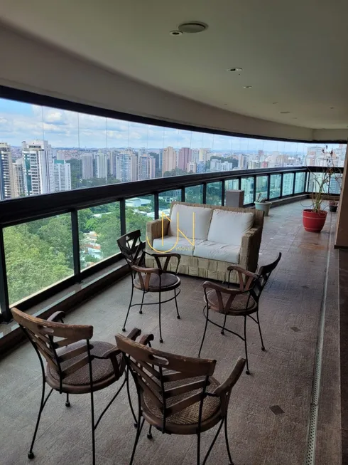 Foto 1 de Apartamento com 4 Quartos para alugar, 387m² em Jardim Fonte do Morumbi , São Paulo