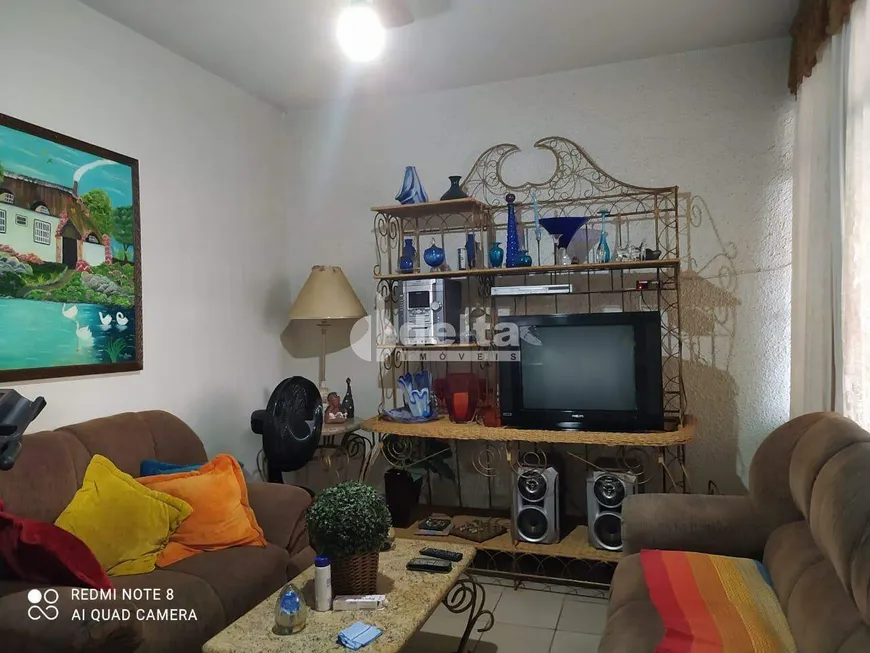 Foto 1 de Casa com 3 Quartos à venda, 200m² em Martins, Uberlândia