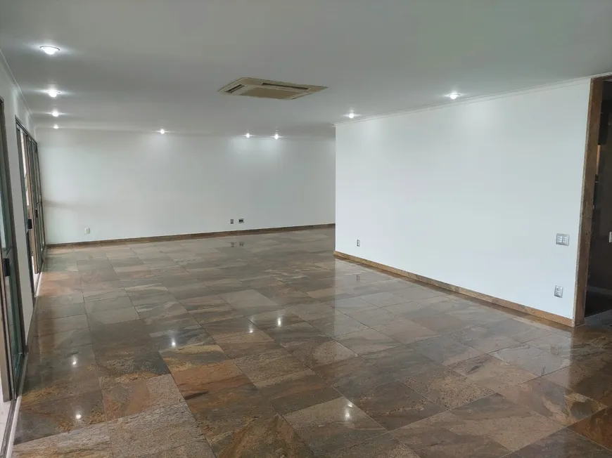Foto 1 de Apartamento com 3 Quartos para alugar, 261m² em Barra da Tijuca, Rio de Janeiro