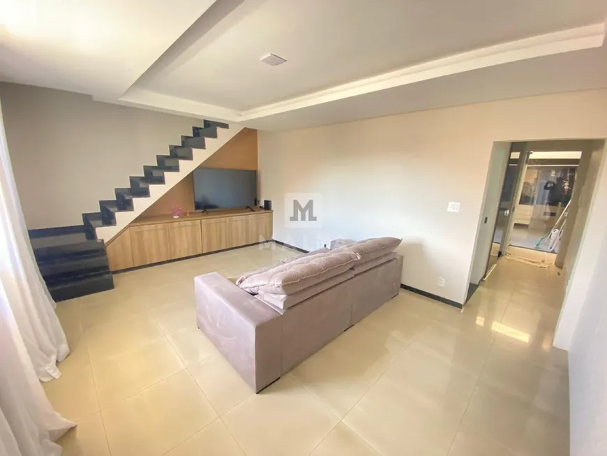 Foto 1 de Casa com 3 Quartos à venda, 300m² em Vera Cruz, Contagem