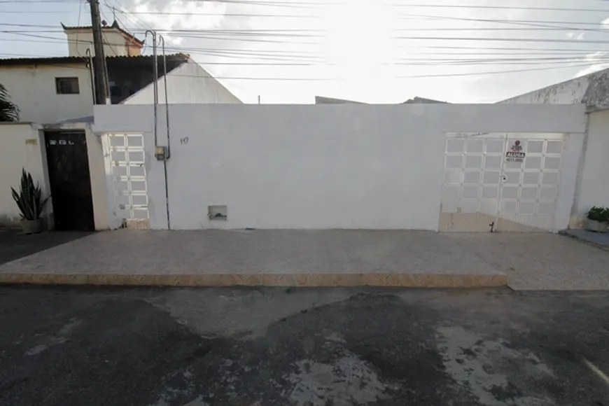 Foto 1 de Casa com 3 Quartos para alugar, 93m² em Dom Lustosa, Fortaleza