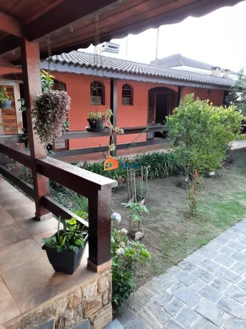 Foto 1 de Casa com 3 Quartos à venda, 186m² em Arujá Country Club, Itaquaquecetuba