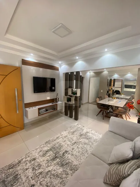 Foto 1 de Casa com 4 Quartos à venda, 220m² em Residencial Gramado, Uberlândia