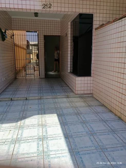 Foto 1 de Casa com 3 Quartos para alugar, 100m² em Embaré, Santos