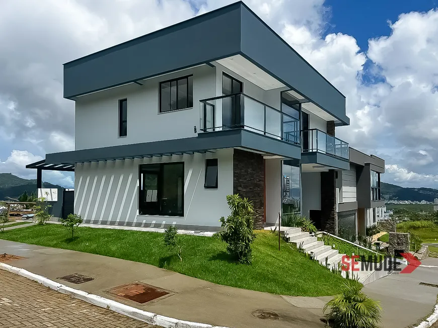 Foto 1 de Casa de Condomínio com 3 Quartos à venda, 260m² em Itacorubi, Florianópolis