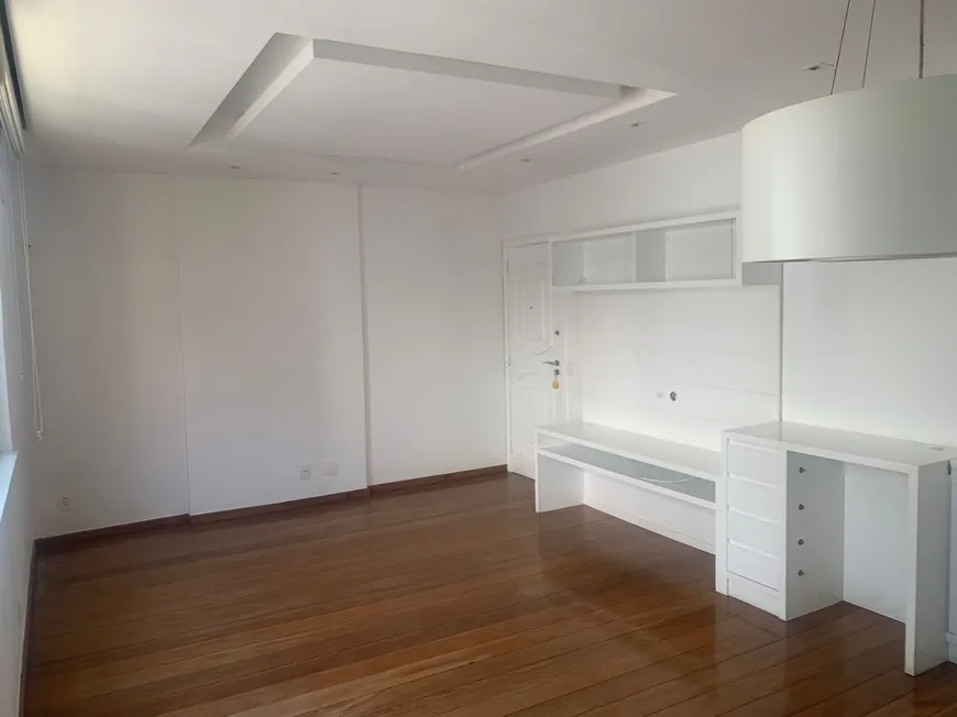 Foto 1 de Apartamento com 3 Quartos à venda, 109m² em Lagoa, Rio de Janeiro