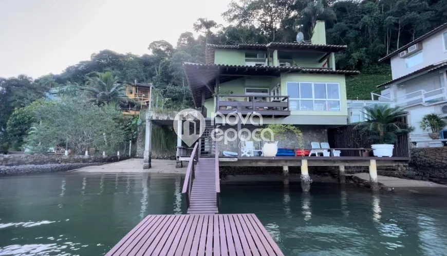 Foto 1 de Casa de Condomínio com 5 Quartos à venda, 193m² em Itanema, Angra dos Reis