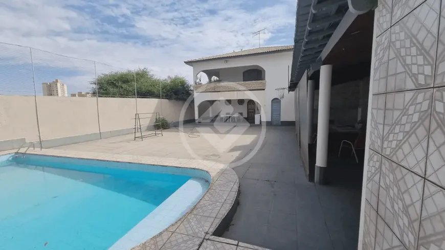 Foto 1 de Casa com 4 Quartos para alugar, 399m² em Jardim Goiás, Goiânia
