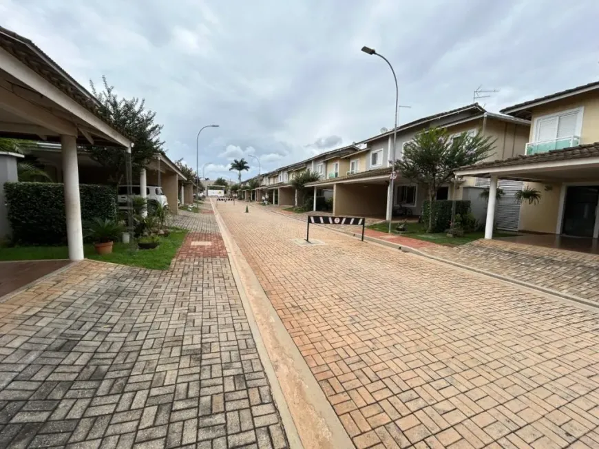 Foto 1 de Sobrado com 3 Quartos à venda, 180m² em Santa Genoveva, Goiânia