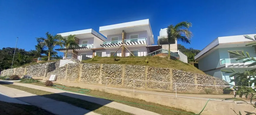 Foto 1 de Casa de Condomínio com 2 Quartos à venda, 73m² em Peró, Cabo Frio