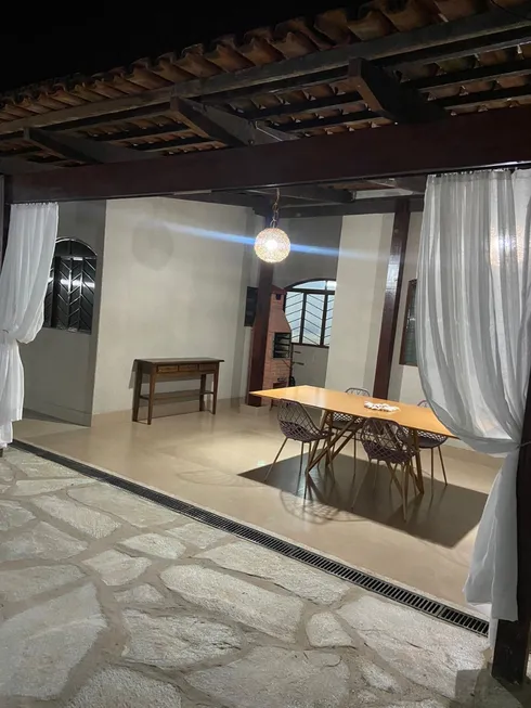 Foto 1 de Casa com 3 Quartos à venda, 220m² em Jardim das Esmeraldas, Goiânia