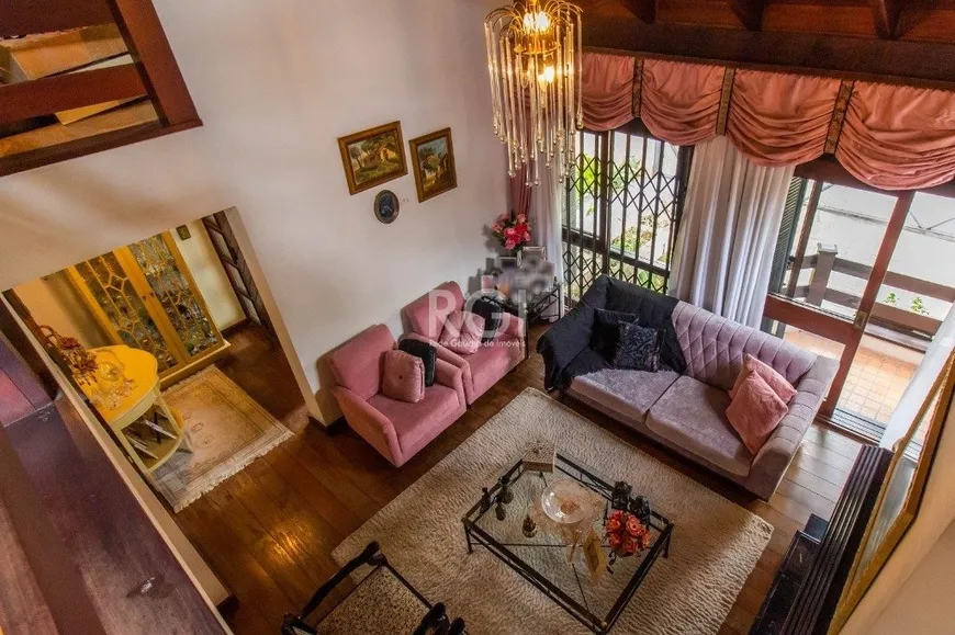Foto 1 de Casa com 4 Quartos à venda, 284m² em Mont' Serrat, Porto Alegre