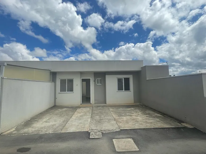 Foto 1 de Casa com 2 Quartos à venda, 57m² em Santa Cândida, Curitiba
