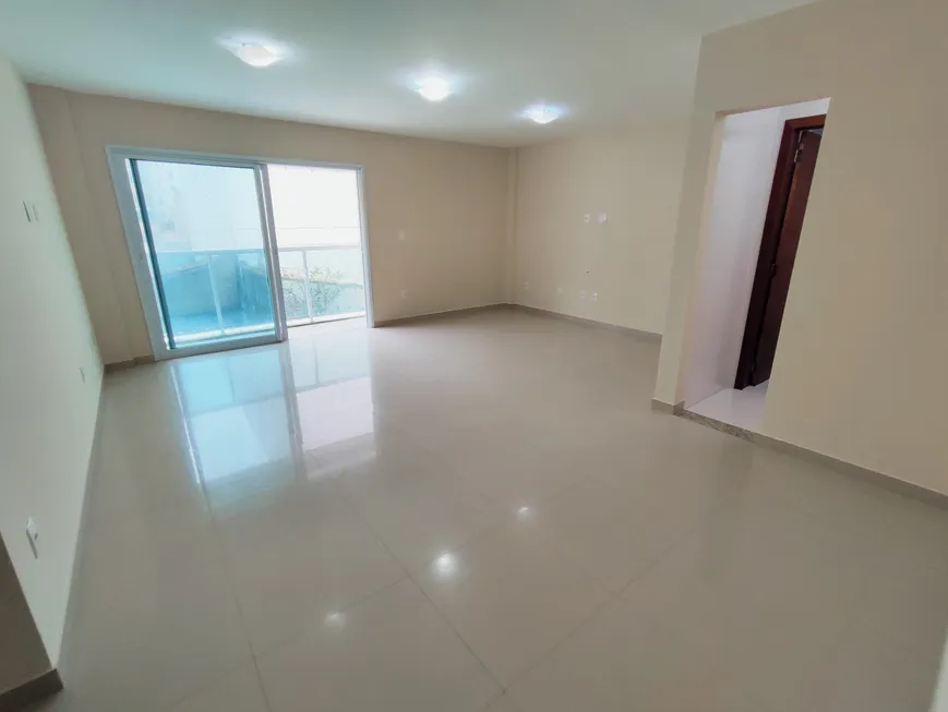 Foto 1 de Apartamento com 3 Quartos para alugar, 100m² em Praia Campista, Macaé