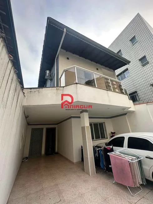 Foto 1 de Sobrado com 3 Quartos à venda, 129m² em Vila Caicara, Praia Grande