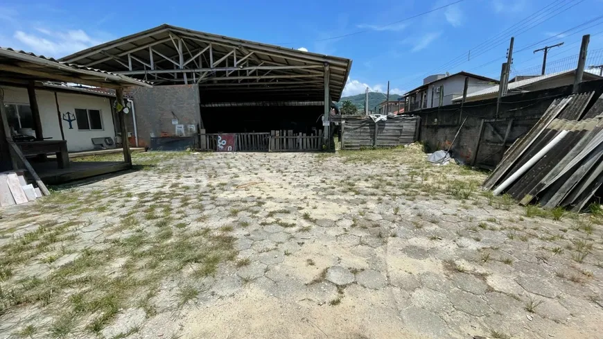 Foto 1 de Galpão/Depósito/Armazém à venda, 721m² em Centro, Biguaçu