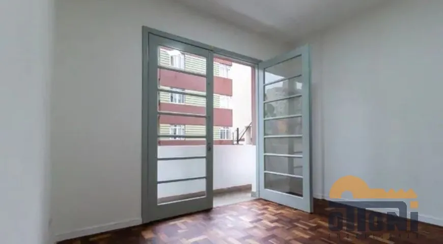 Foto 1 de Apartamento com 2 Quartos à venda, 57m² em Centro, Curitiba