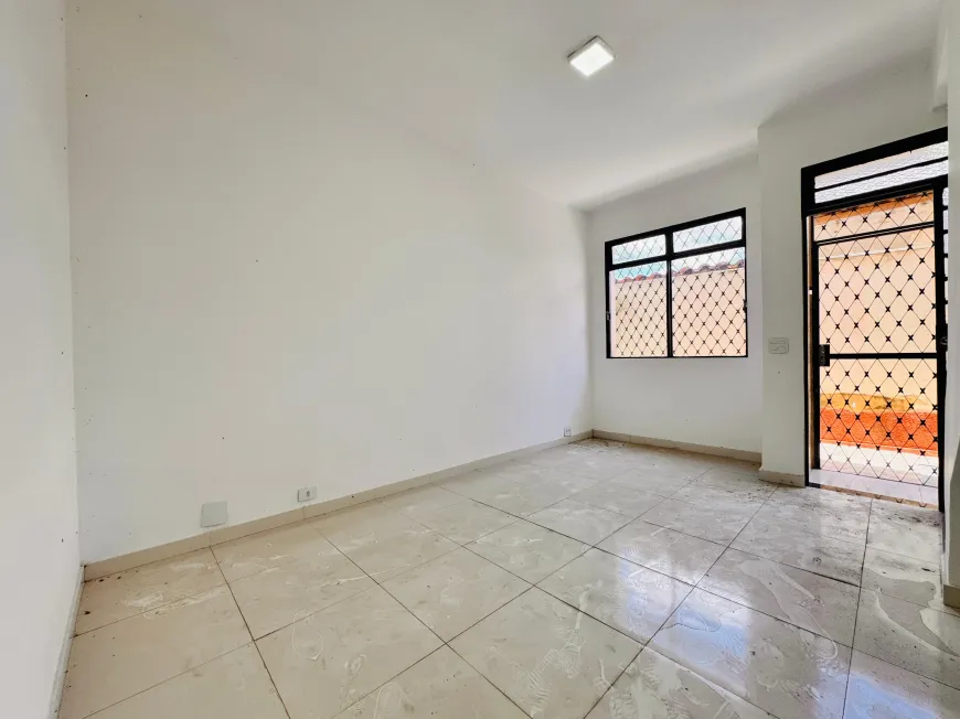 Foto 1 de Casa com 2 Quartos à venda, 90m² em Santa Mônica, Belo Horizonte