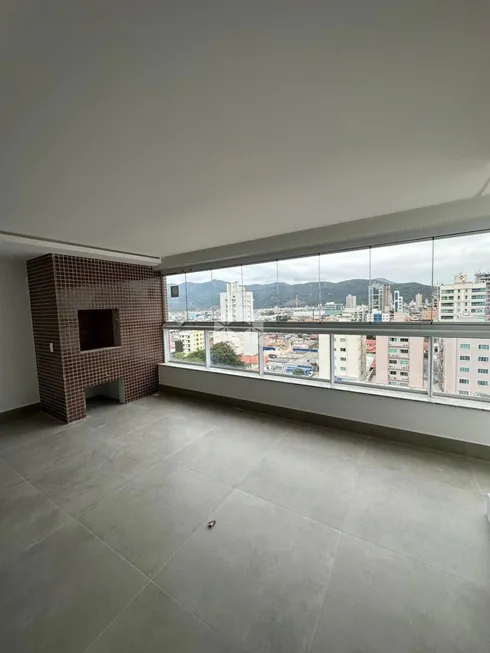 Foto 1 de Apartamento com 3 Quartos à venda, 211m² em Meia Praia, Itapema