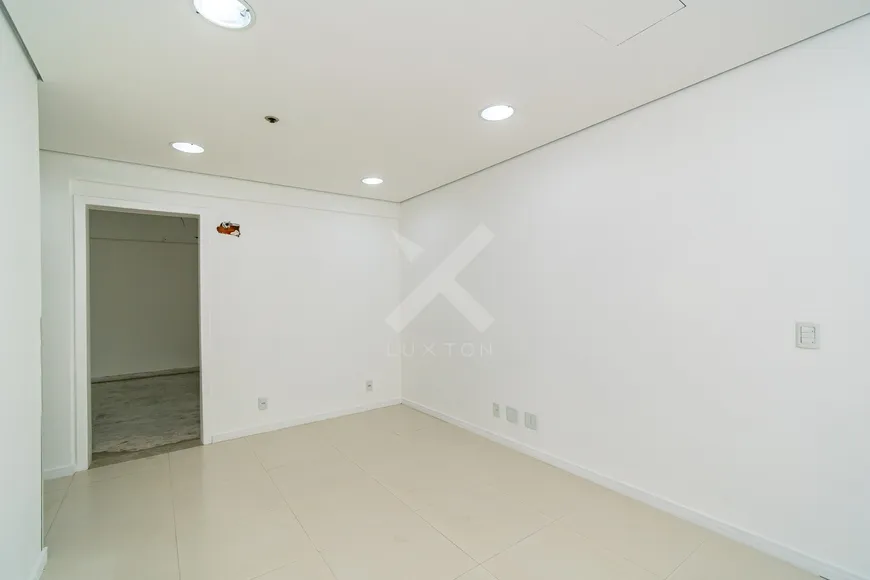 Foto 1 de Sala Comercial à venda, 39m² em Floresta, Porto Alegre