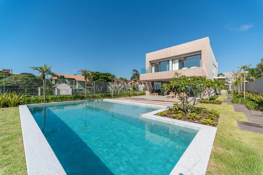 Foto 1 de Casa com 4 Quartos à venda, 458m² em Praia do Estaleiro, Balneário Camboriú