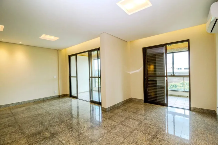 Foto 1 de Apartamento com 2 Quartos à venda, 145m² em Asa Norte, Brasília