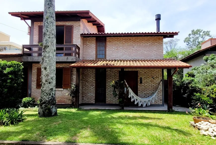 Foto 1 de Casa com 3 Quartos à venda, 218m² em Campeche, Florianópolis