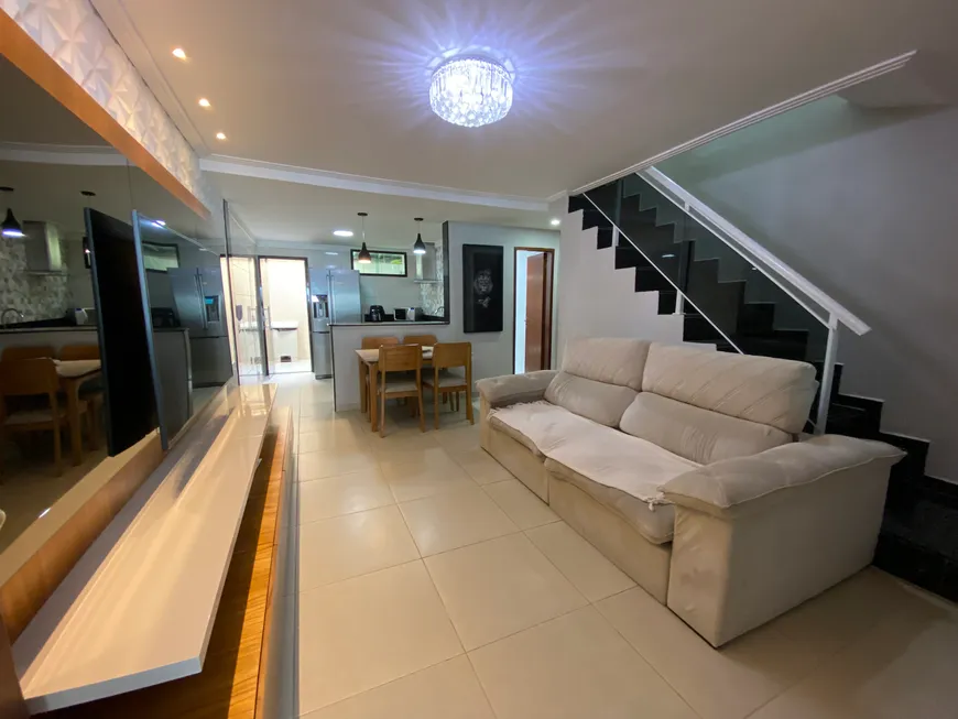 Foto 1 de Casa de Condomínio com 2 Quartos à venda, 87m² em Cabuis, Nilópolis