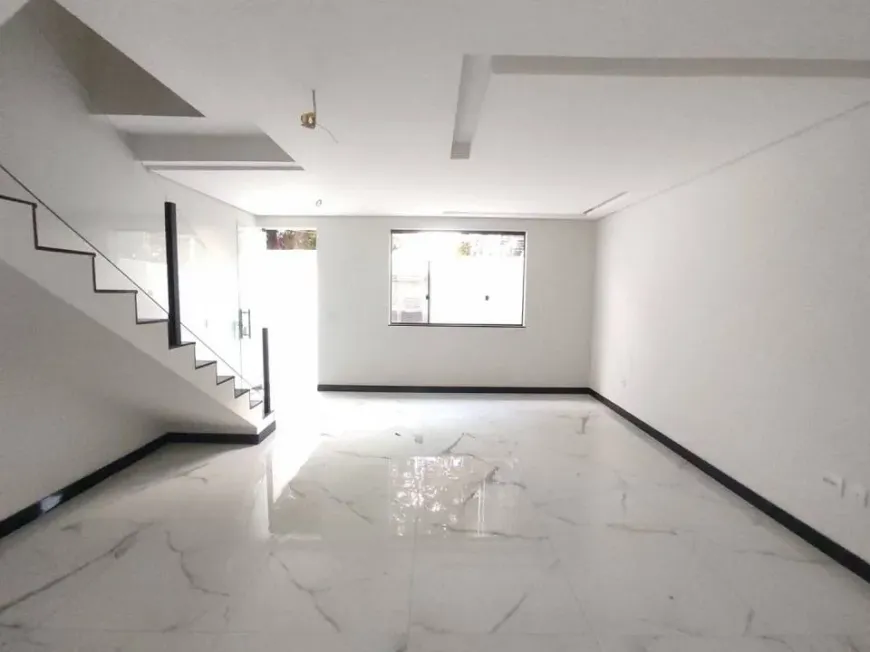 Foto 1 de Sobrado com 3 Quartos à venda, 180m² em Vila Pires, Santo André