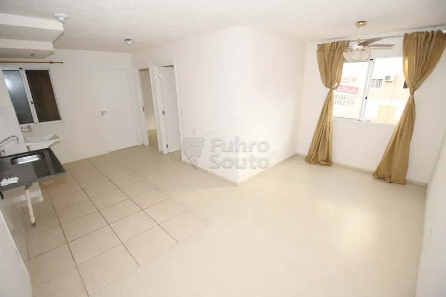 Foto 1 de Apartamento com 2 Quartos para alugar, 45m² em Fragata, Pelotas