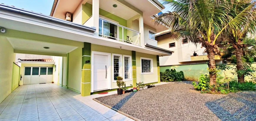 Foto 1 de Casa com 3 Quartos à venda, 250m² em Anita Garibaldi, Joinville