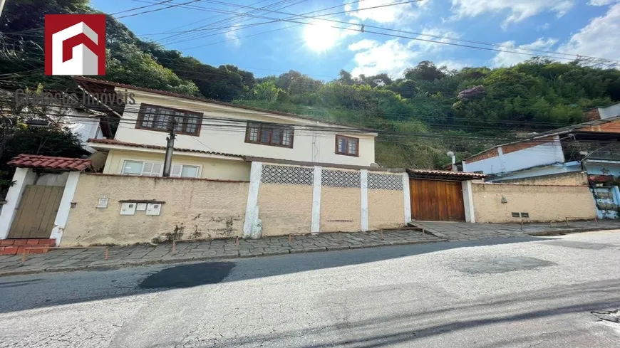 Foto 1 de Casa com 5 Quartos à venda, 244m² em Correas, Petrópolis