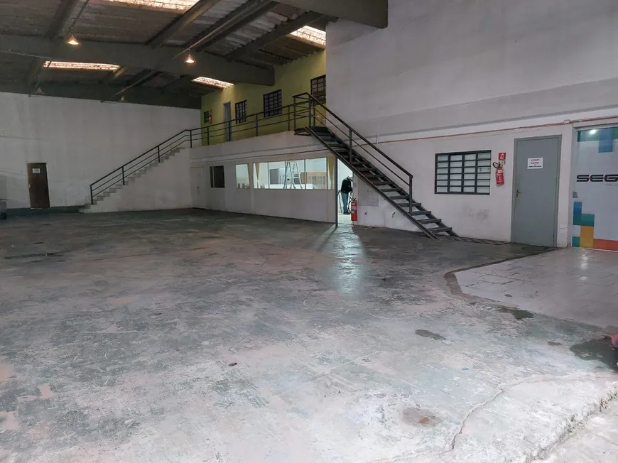 Foto 1 de Galpão/Depósito/Armazém com 1 Quarto para alugar, 250m² em Guabirotuba, Curitiba