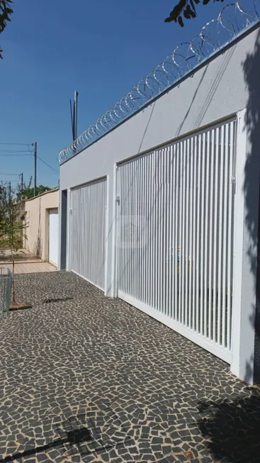 Foto 1 de Casa com 2 Quartos à venda, 72m² em Granada, Uberlândia