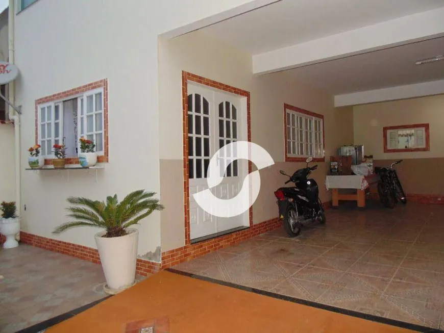 Foto 1 de Casa com 3 Quartos à venda, 195m² em Jóquei Clube, São Gonçalo